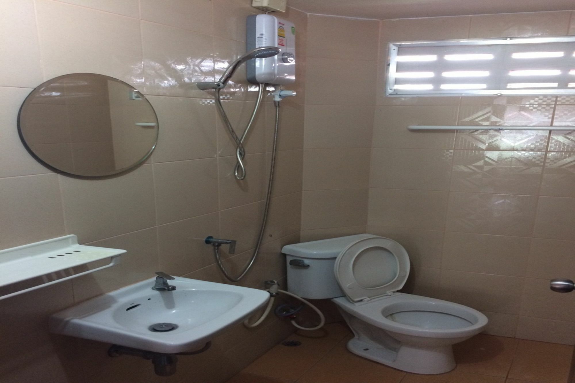 Baan Khun Mae Apartment Bangkok Eksteriør bilde